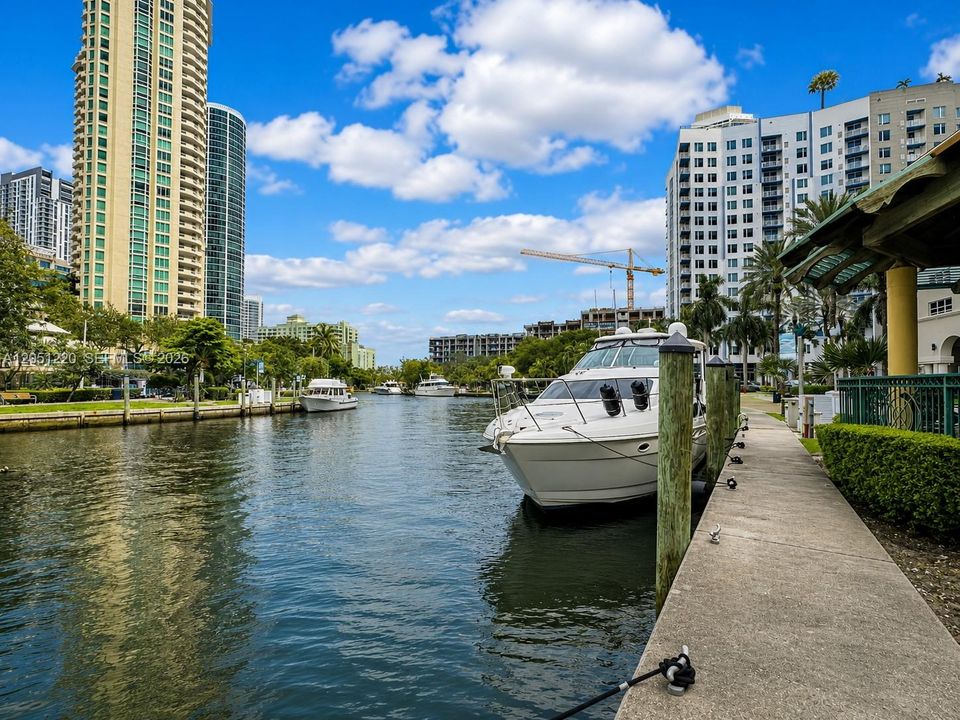 For Sale: $469,000 (2 beds, 2 baths, 1246 Square Feet)