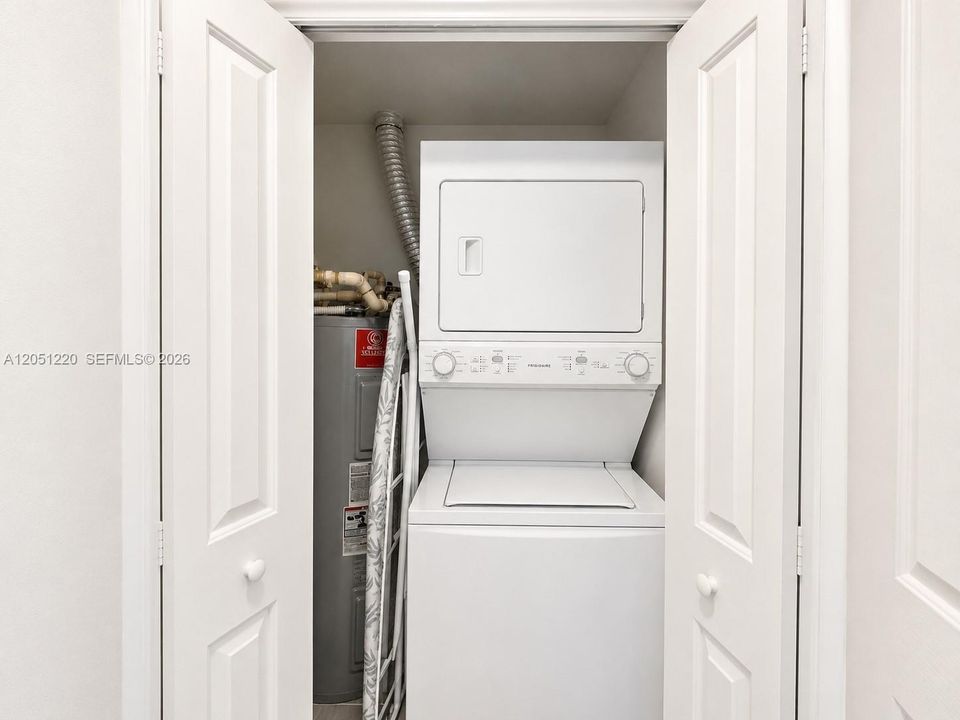 For Sale: $469,000 (2 beds, 2 baths, 1246 Square Feet)