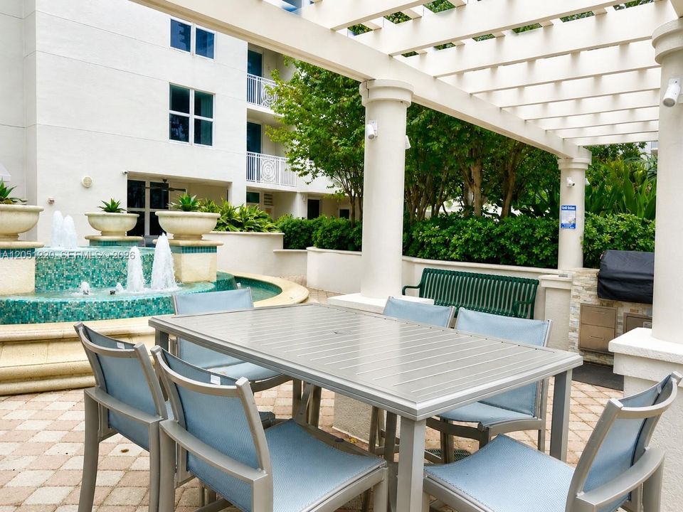 For Sale: $469,000 (2 beds, 2 baths, 1246 Square Feet)