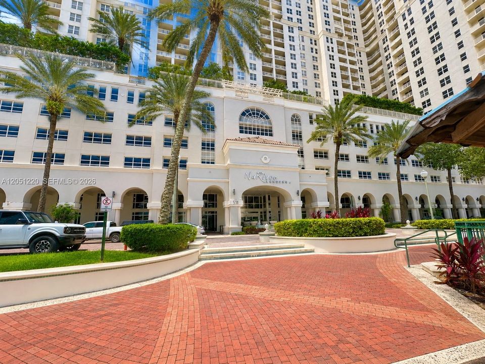 For Sale: $469,000 (2 beds, 2 baths, 1246 Square Feet)