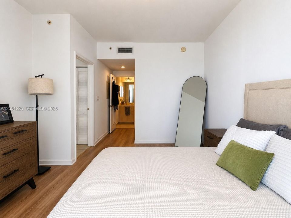 For Sale: $469,000 (2 beds, 2 baths, 1246 Square Feet)