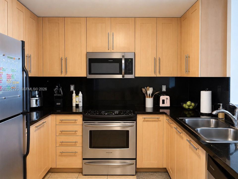 For Sale: $469,000 (2 beds, 2 baths, 1246 Square Feet)