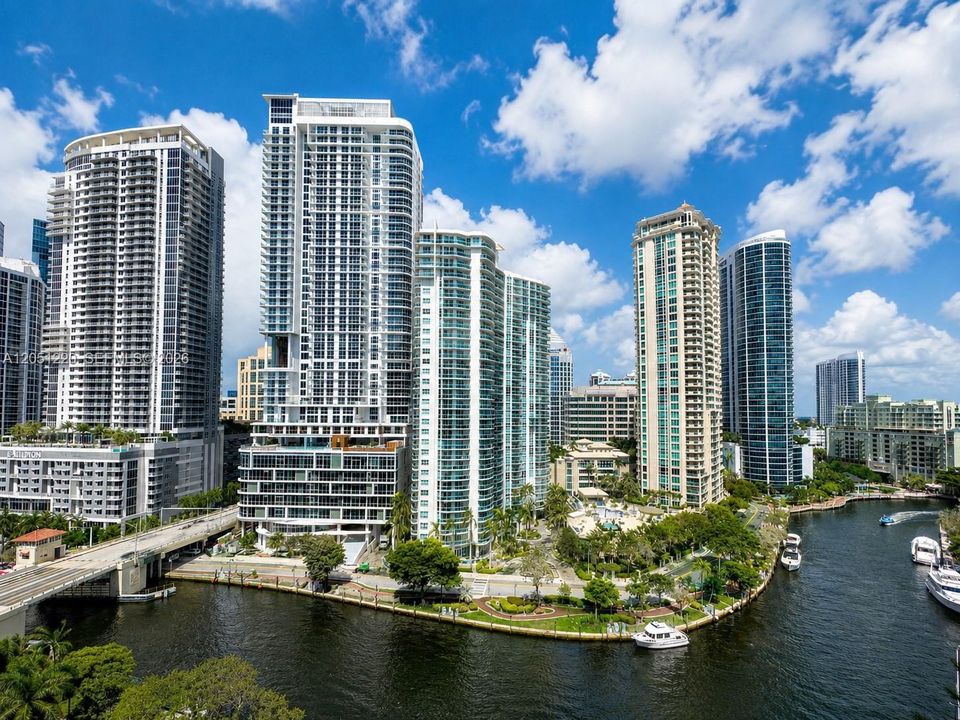 For Sale: $469,000 (2 beds, 2 baths, 1246 Square Feet)