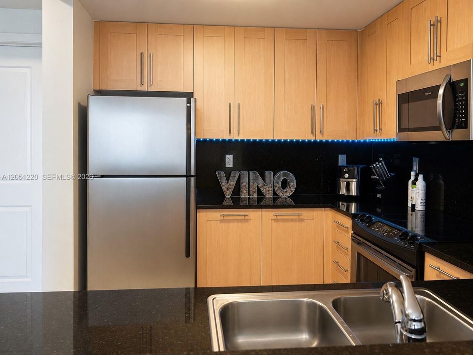 For Sale: $469,000 (2 beds, 2 baths, 1246 Square Feet)