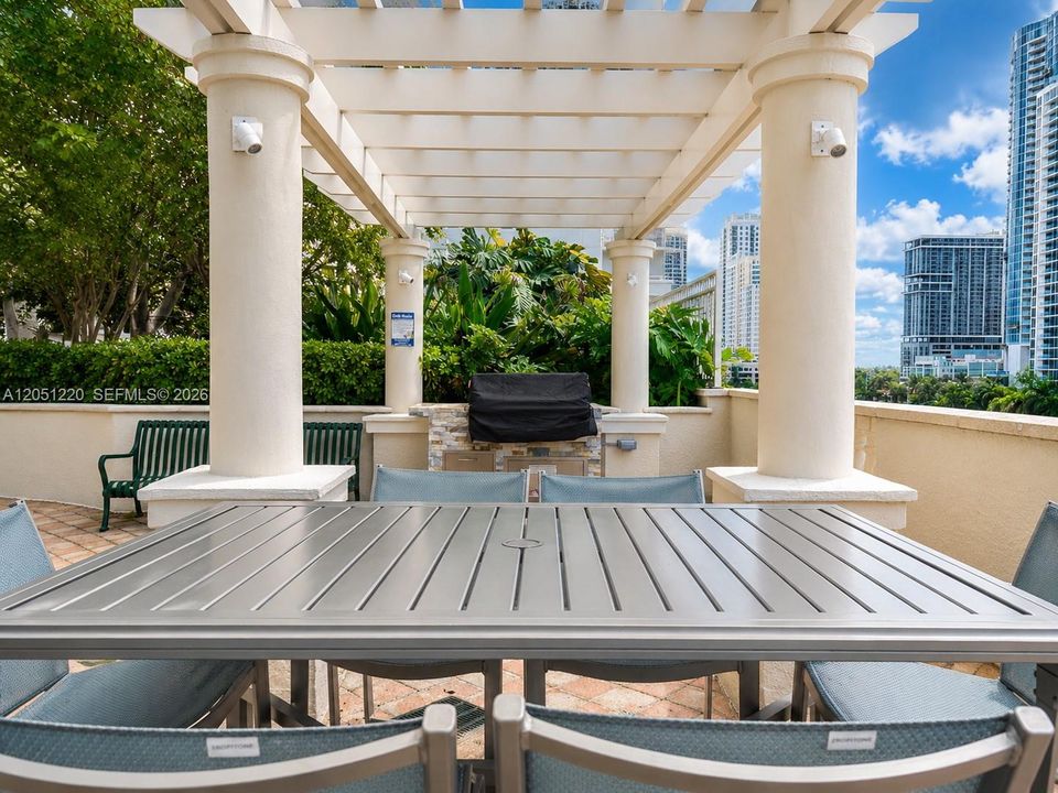 For Sale: $469,000 (2 beds, 2 baths, 1246 Square Feet)