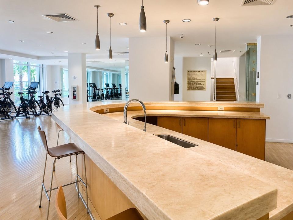For Sale: $469,000 (2 beds, 2 baths, 1246 Square Feet)