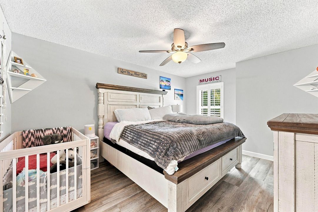 16_primary bedroom