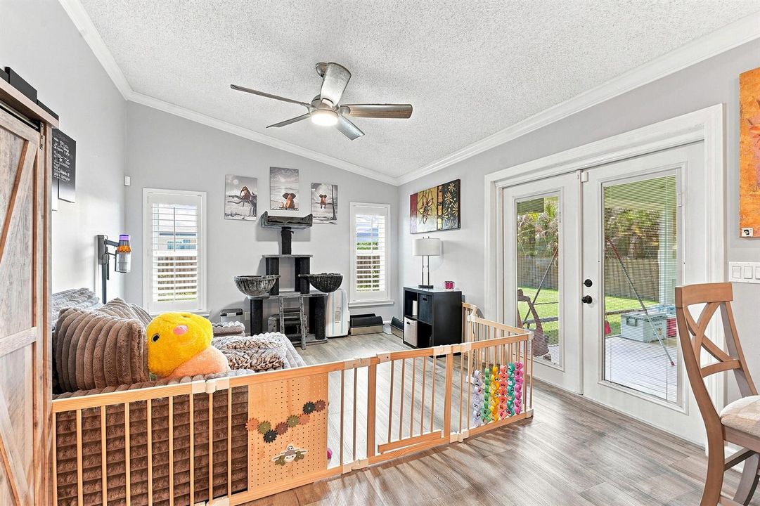 11_family room