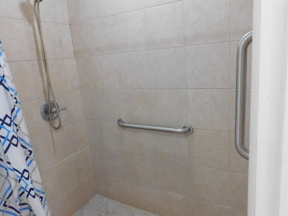 2251 NW 29TH TERR - MASTER BATH3
