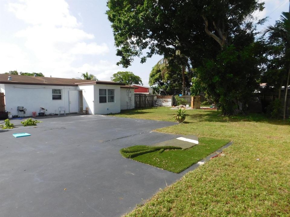 2251 NW 29TH TERR - BACKYARD3