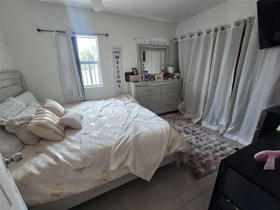 For Rent: $3,150 (3 beds, 2 baths, 1100 Square Feet)