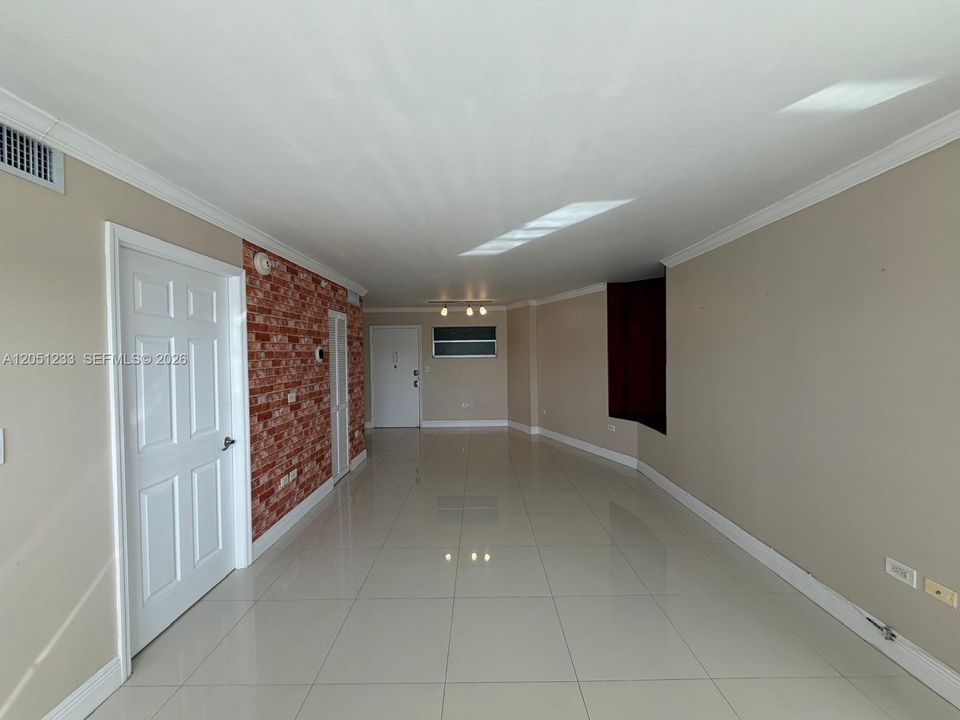 For Rent: $3,000 (2 beds, 2 baths, 940 Square Feet)