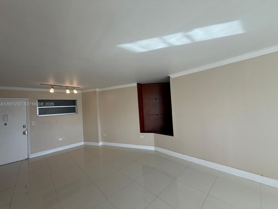 For Rent: $3,000 (2 beds, 2 baths, 940 Square Feet)