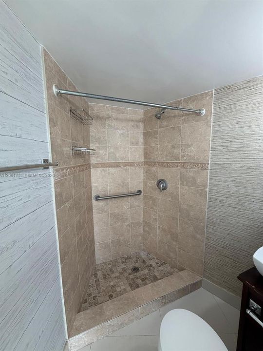 For Rent: $3,000 (2 beds, 2 baths, 940 Square Feet)
