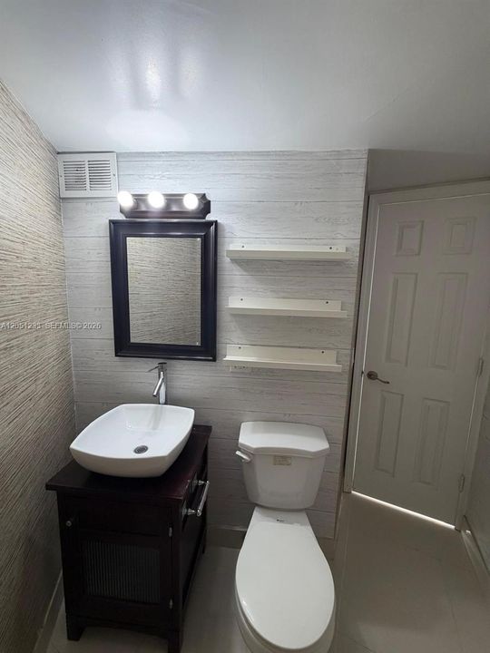 For Rent: $3,000 (2 beds, 2 baths, 940 Square Feet)
