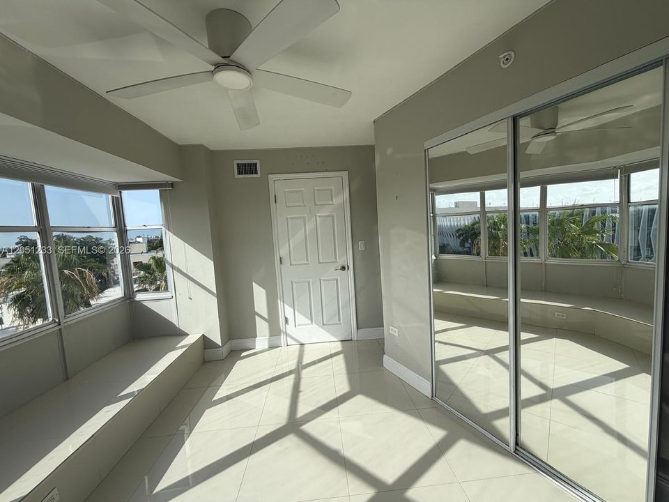 For Rent: $3,000 (2 beds, 2 baths, 940 Square Feet)