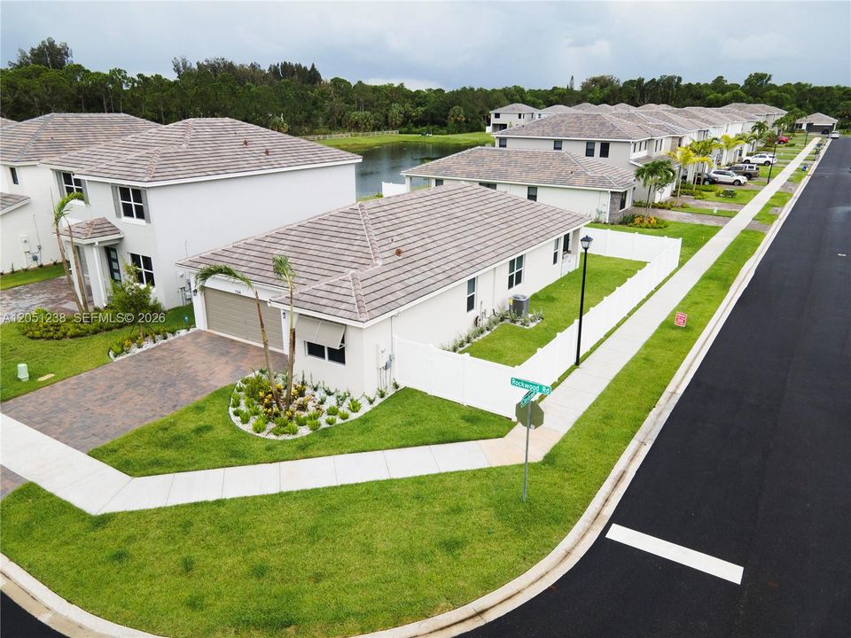 For Sale: $805,000 (4 beds, 2 baths, 1710 Square Feet)