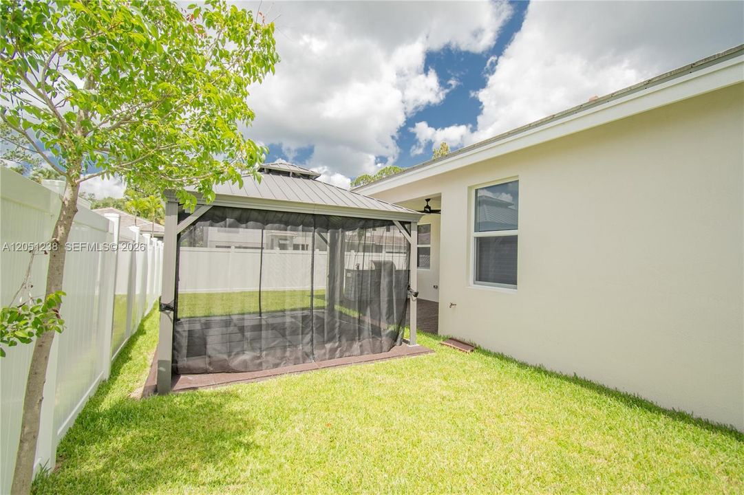 For Sale: $805,000 (4 beds, 2 baths, 1710 Square Feet)