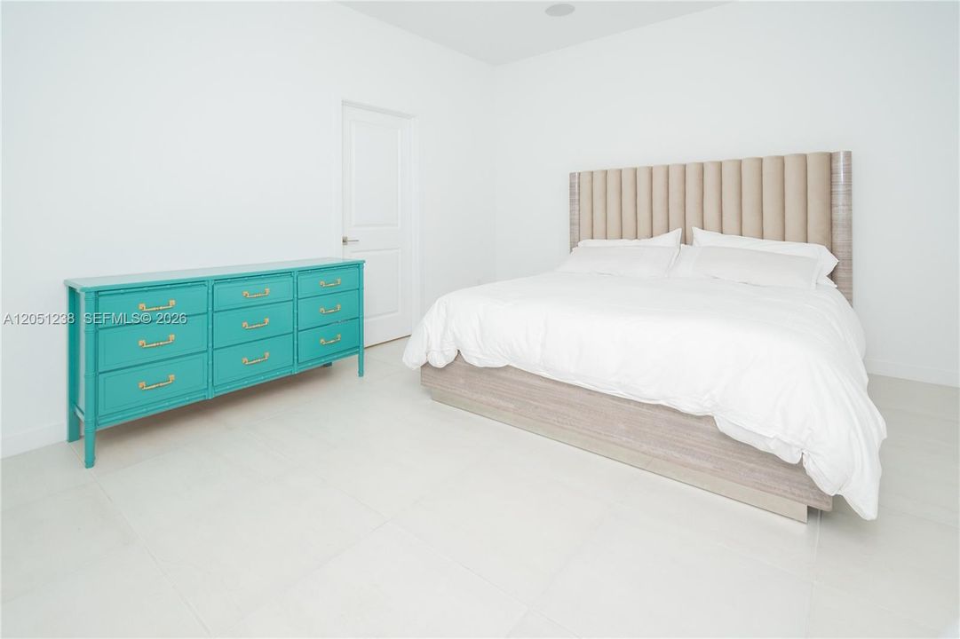 For Sale: $805,000 (4 beds, 2 baths, 1710 Square Feet)