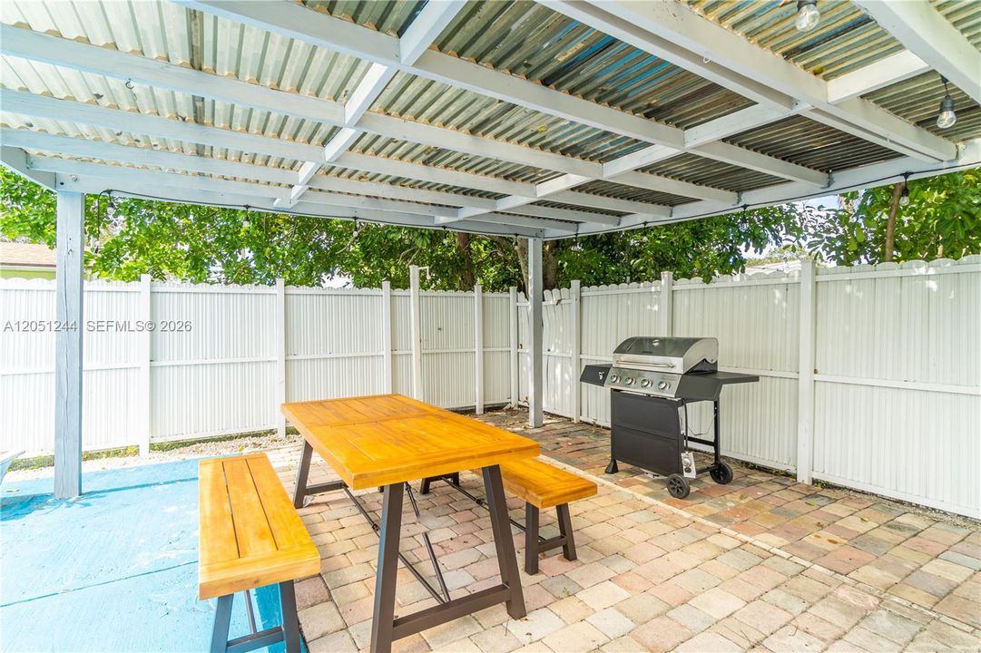 For Rent: $4,500 (4 beds, 2 baths, 1265 Square Feet)