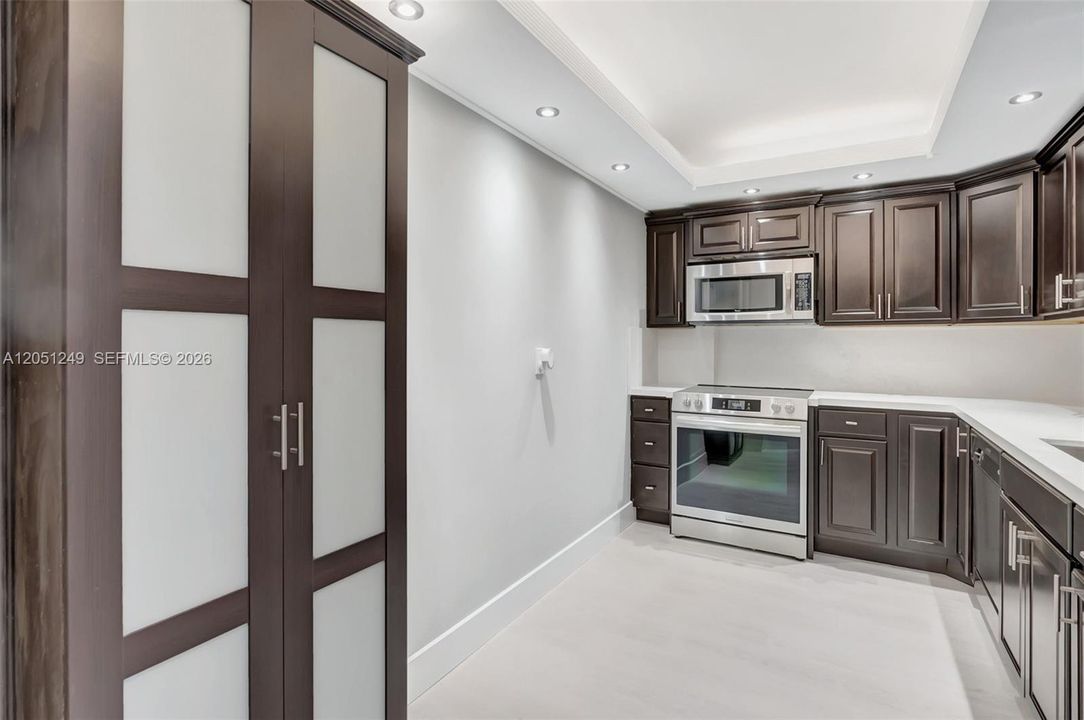 В аренду: $2,850 (1 спален, 1 ванн, 1086 Квадратных фут)