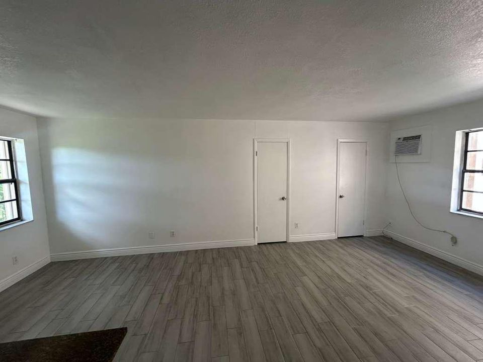 1081 C12 Full Space