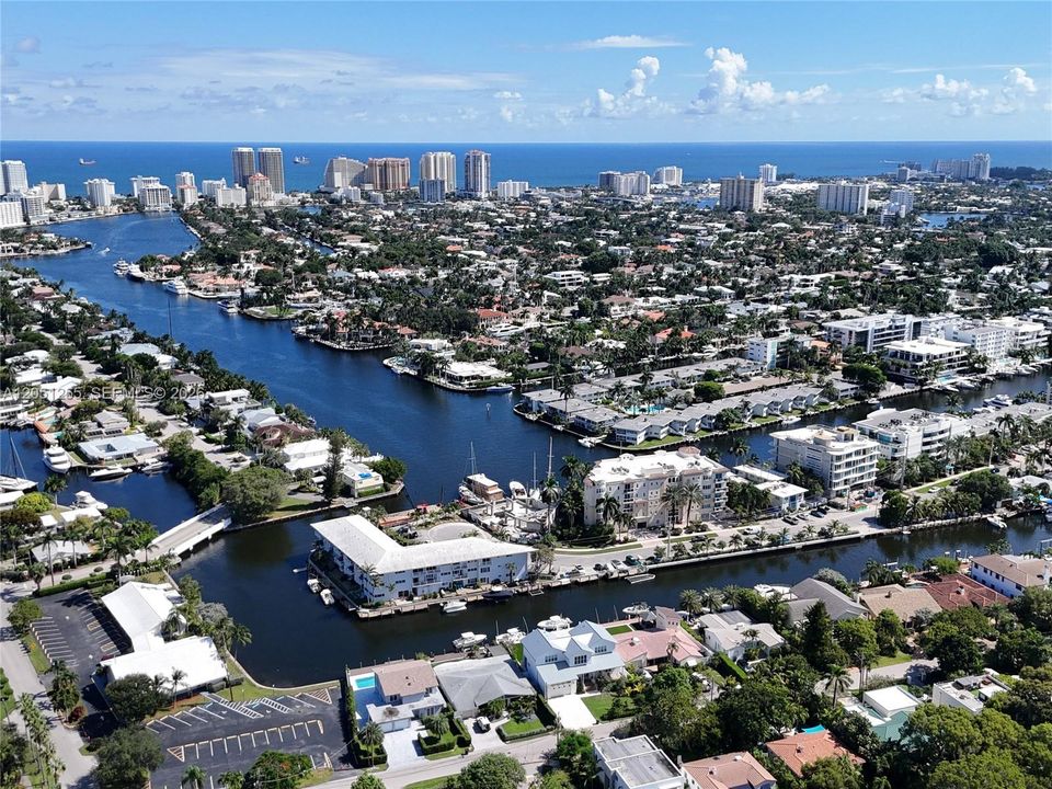 For Sale: $375,000 (2 beds, 1 baths, 800 Square Feet)