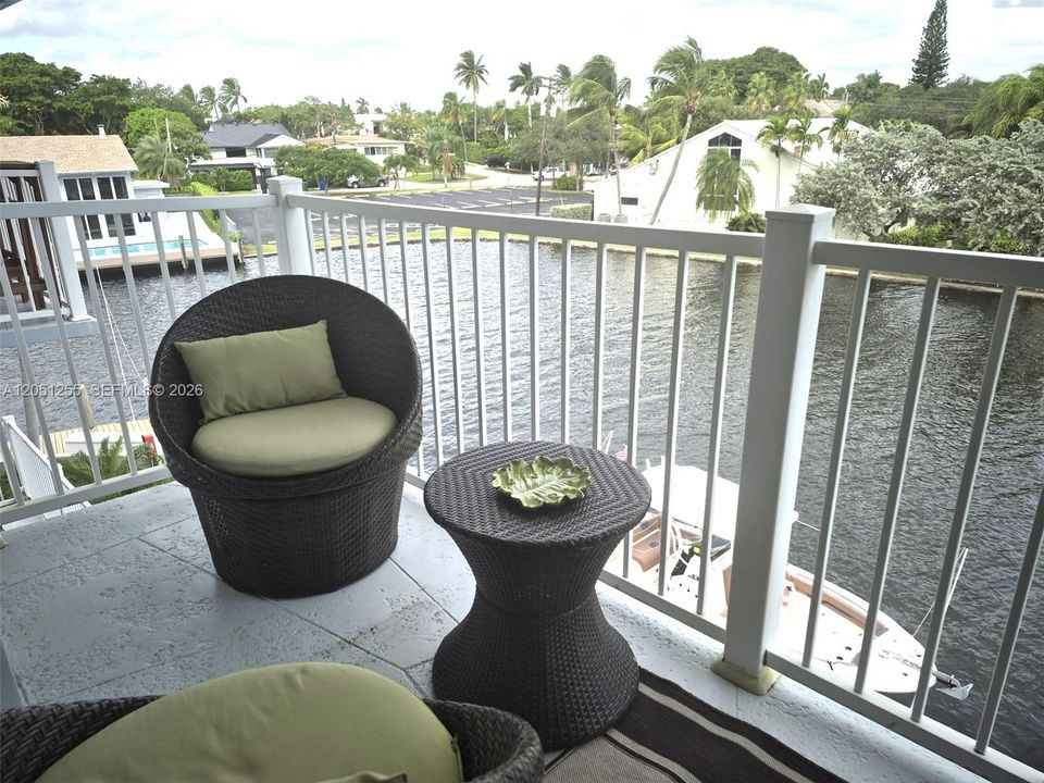 For Sale: $375,000 (2 beds, 1 baths, 800 Square Feet)