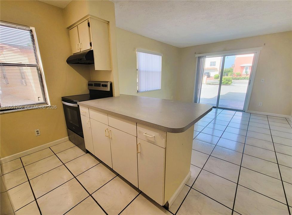 For Rent: $1,600 (2 beds, 1 baths, 2808 Square Feet)