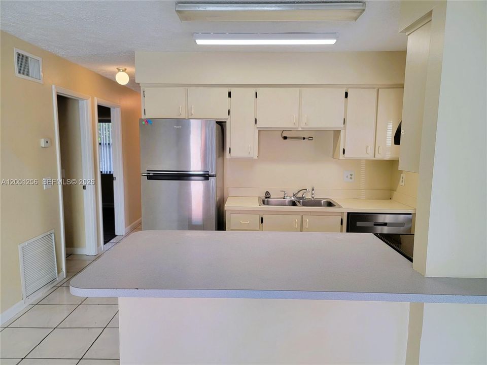 For Rent: $1,600 (2 beds, 1 baths, 2808 Square Feet)
