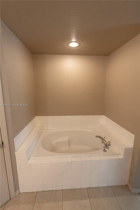 En Venta: $325,000 (3 camas, 2 baños, 0 Pies cuadrados)