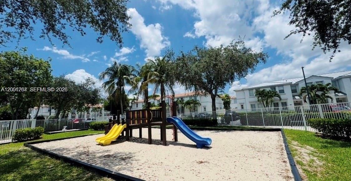 En Venta: $445,000 (3 camas, 2 baños, 1530 Pies cuadrados)