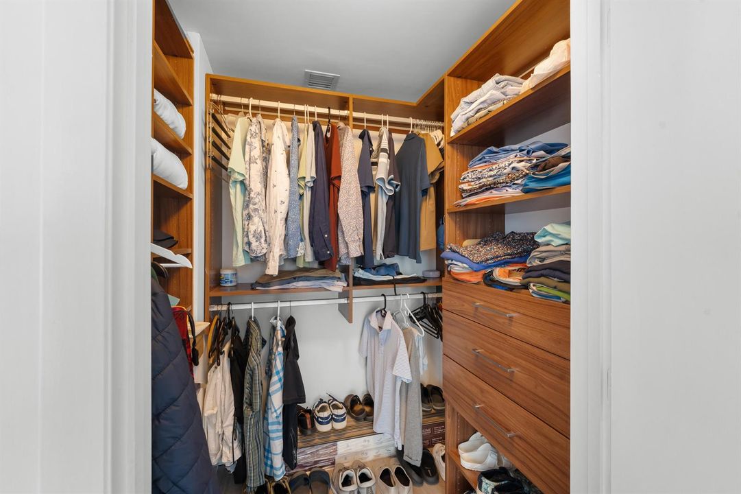Walk In Closet 1