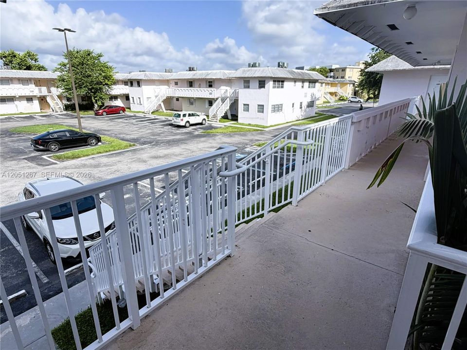 For Rent: $1,800 (1 beds, 1 baths, 635 Square Feet)