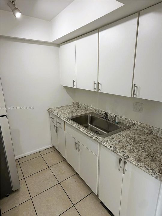 For Rent: $1,800 (1 beds, 1 baths, 635 Square Feet)
