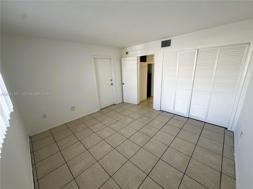 For Rent: $1,800 (1 beds, 1 baths, 635 Square Feet)