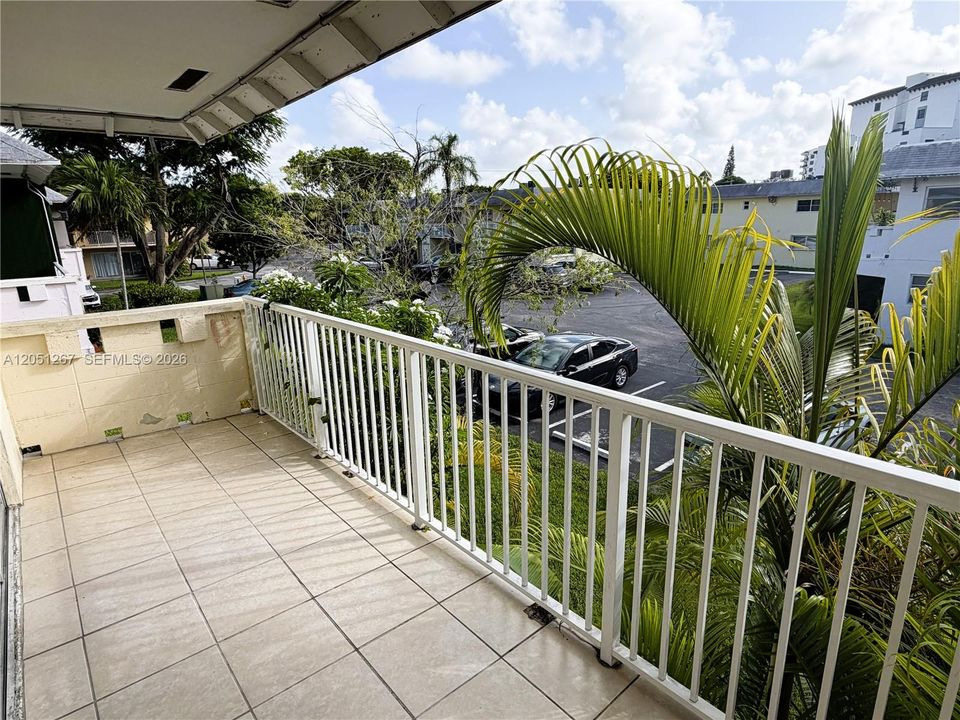 For Rent: $1,800 (1 beds, 1 baths, 635 Square Feet)