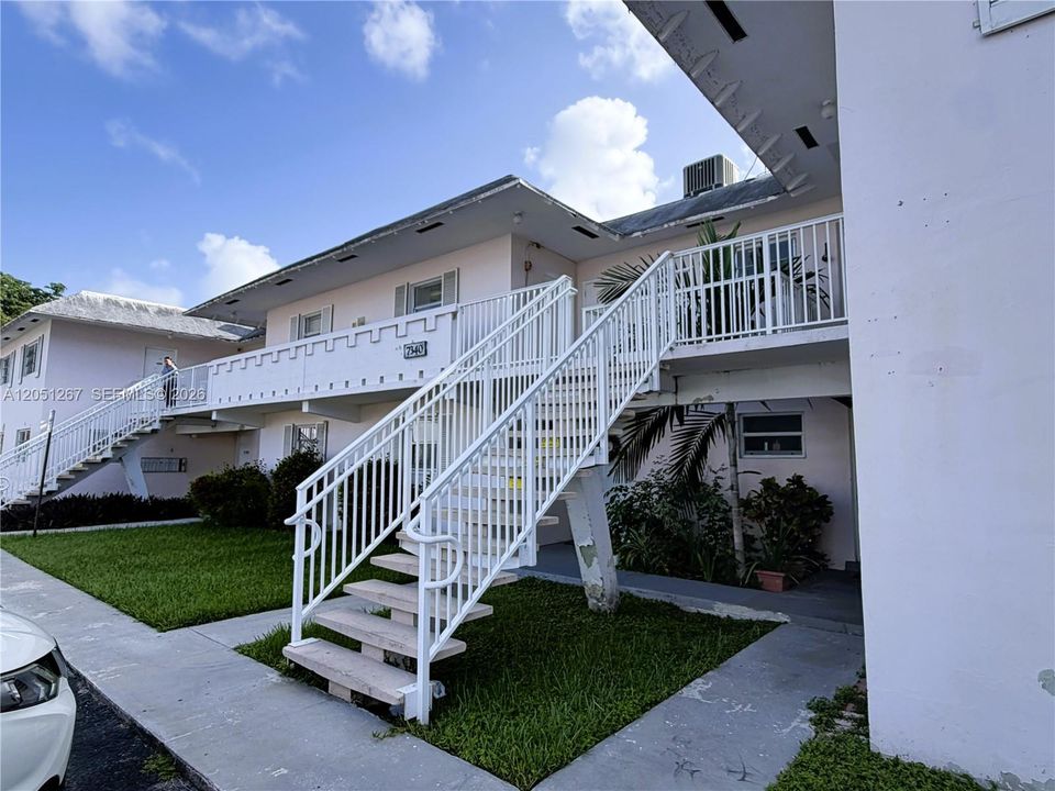 For Rent: $1,800 (1 beds, 1 baths, 635 Square Feet)