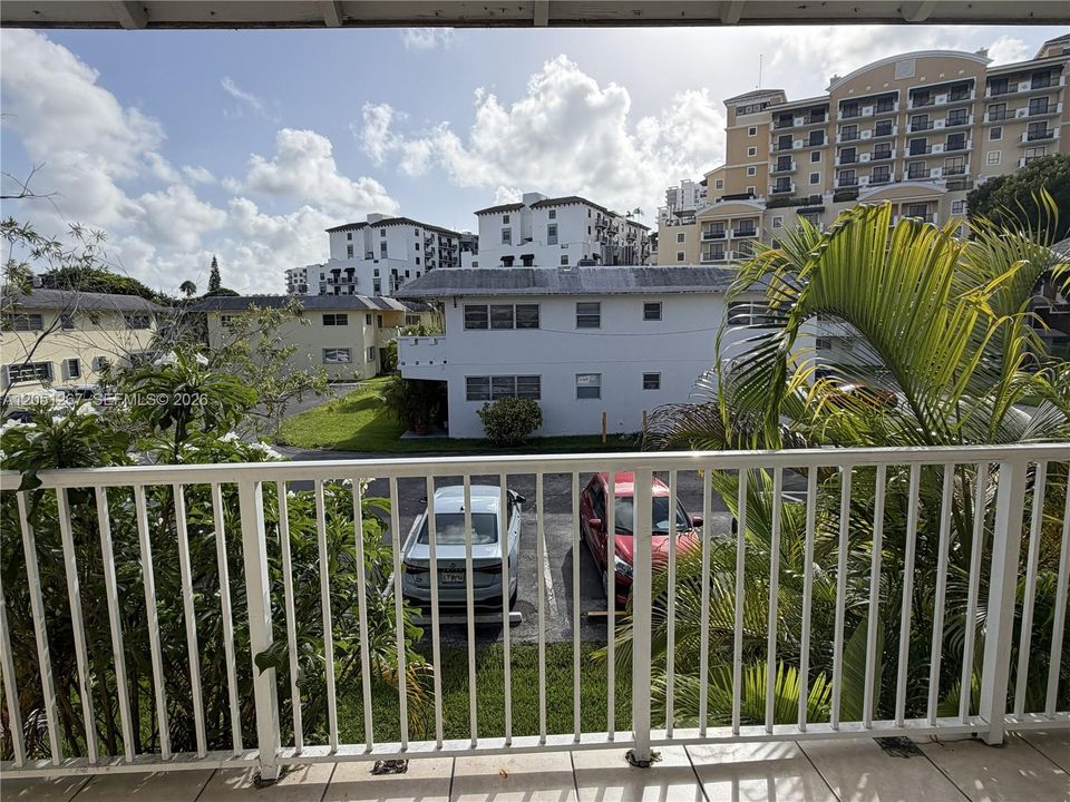 For Rent: $1,800 (1 beds, 1 baths, 635 Square Feet)