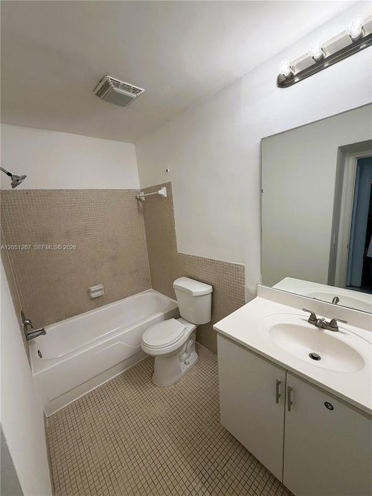 For Rent: $1,800 (1 beds, 1 baths, 635 Square Feet)