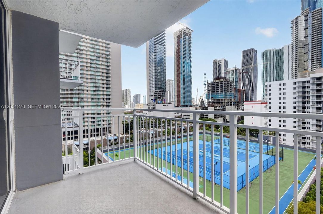 For Sale: $330,000 (2 beds, 2 baths, 848 Square Feet)