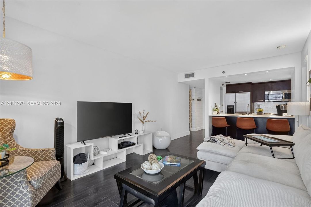 For Sale: $330,000 (2 beds, 2 baths, 848 Square Feet)