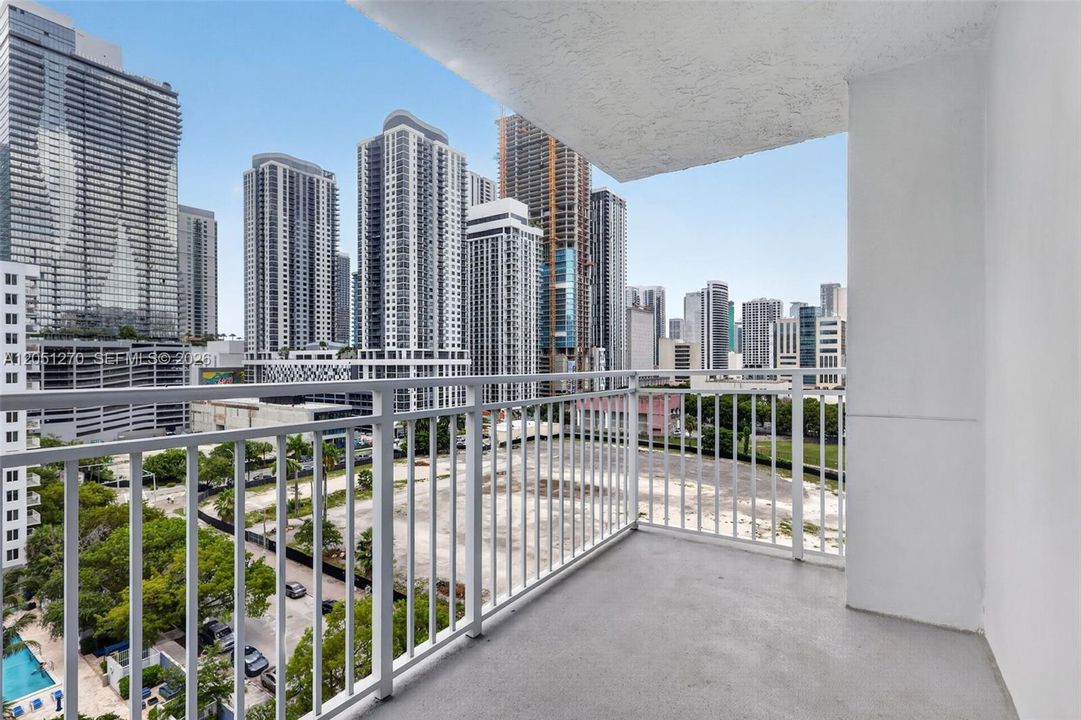 For Sale: $330,000 (2 beds, 2 baths, 848 Square Feet)