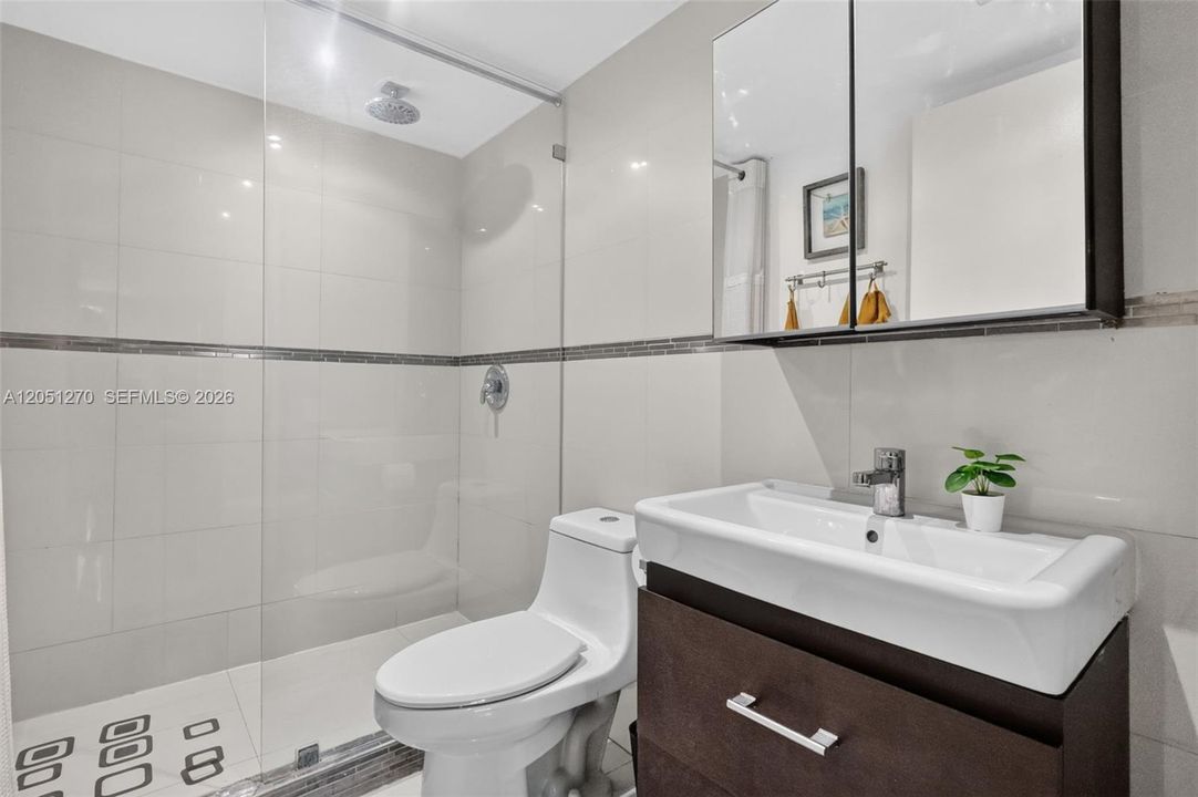 For Sale: $330,000 (2 beds, 2 baths, 848 Square Feet)