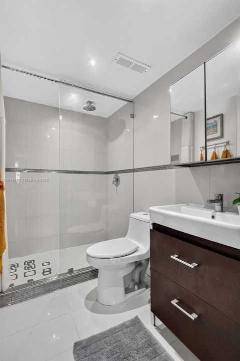 For Sale: $330,000 (2 beds, 2 baths, 848 Square Feet)