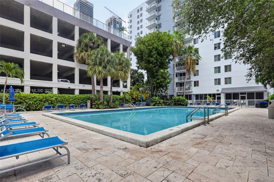 For Sale: $330,000 (2 beds, 2 baths, 848 Square Feet)