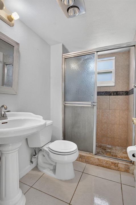 2nd Bathroom