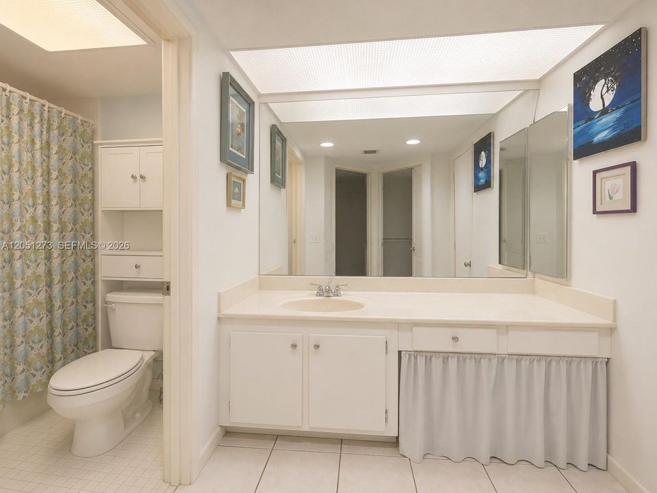 For Sale: $205,000 (2 beds, 2 baths, 1351 Square Feet)
