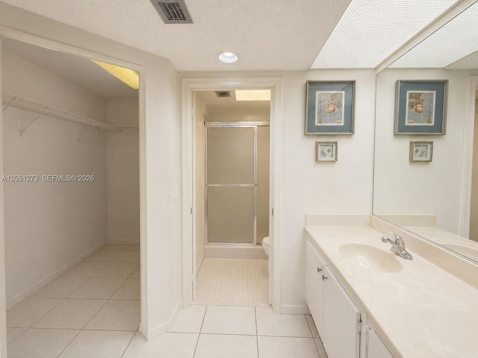 For Sale: $205,000 (2 beds, 2 baths, 1351 Square Feet)