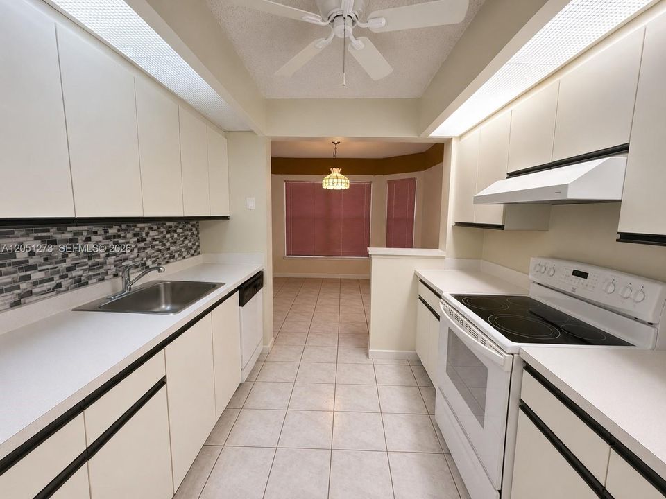 For Sale: $205,000 (2 beds, 2 baths, 1351 Square Feet)